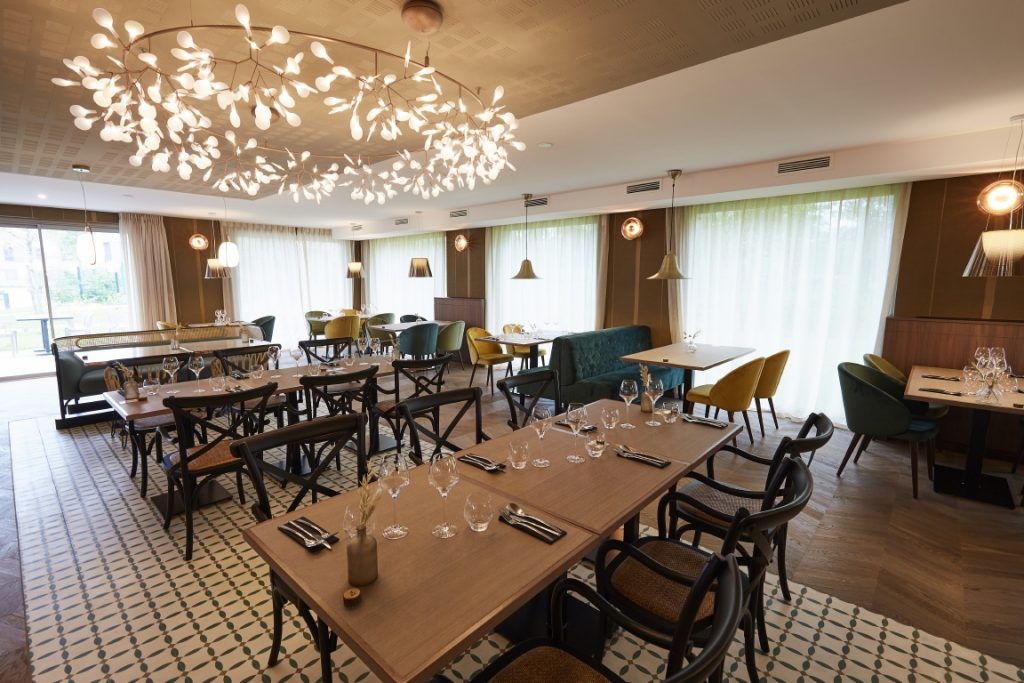 Salle de restaurant Ycy le domaine des diamants blancs croix