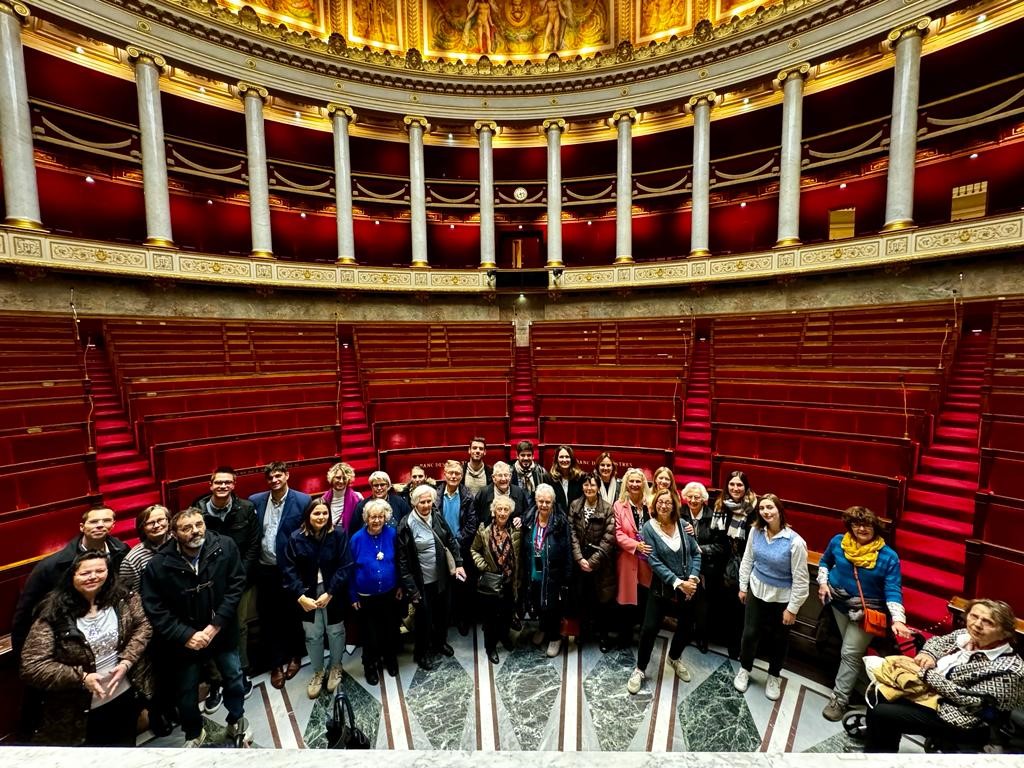 Photo de groupe à l'assemblée nationale 